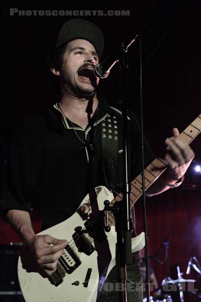 BLACK LIPS - 2009-05-28 - PARIS - Cabaret Sauvage - Cole Alexander